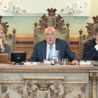 Irene Carvajal, Jesús Julio Carnero y Francisco Blanco durante el pleno.