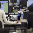 Persona trabajando en una oficina