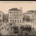 Vista de la plaza Mayor tomada desde el edificio de la esquina con la calle La Pasión, se ven las calles Ferrari y Lencería. Imagen anterior a 1923.