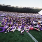 La plantilla blanquivioleta celebra su último ascenso, al final de la temporada 23-24 .RLa plantilla blanquivioleta celebra su último ascenso, al final de la temporada 23-24 .