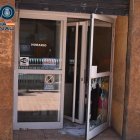 Puerta del establecimiento asaltado en la Circular.