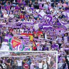 Aficionados blanquivioleta durante un partido de la pasada temporada.