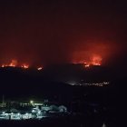 Avance del incendio de Yeres que asedia Las Médulas en León.