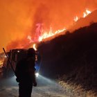 Bomberos forestales BRIF de Tabuyo del Monte en el incendio de Barniedo de la Reina