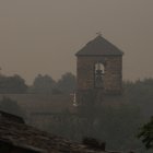 Una densa nube de humo llega a Oencia, en El Bierzo.