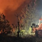 La UME trabajando en el incendio de Yeres/Llamas de Cabrera.