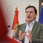 Alfonso Fernández Mañueco,informa sobre las medidas de recuperación para las zonas afectadas por los incendios forestales.