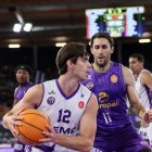 Pablo Martín en una acción del partido ante Agropal Palencia.