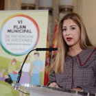 La concejala de Juventud, Carolina del Bosque, durante la rueda de prensa