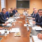 Óscar Puente y Jesús Julio Carnero, frente a frente en la reunión de la Sociedad Valladolid Alta Velocidad