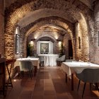 Comedor que ocupa una de las salas de la galería subterránea ubicada  a 20 metros de profundidad.