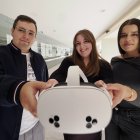 Javier Garcia, Noelia de Prado y Khadija Belaouja que han participado en el proyecto  ‘VR Banking Senior’