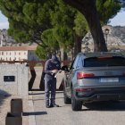 Control de seguridad en el acceso a Abadía Retuerta por la boda de la hija de Banderas.