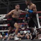 Salvi Jiménez al ataque en su combate ante Ernesto Ramírez en Valladolid.