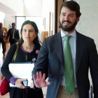 Montserrat Lluis y Juan García Gallardo, en una imagen de archivo en las Cortes de Castilla y León.