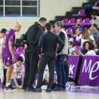 Imagen de la suspensión del último partido del UEMC Baloncesto Valladolid por las goteras de Pisuerga.