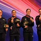 Teresa Ginés (izquierda) y Loreto Tuñón (derecha), con la medalla de bronce de España