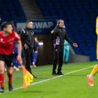 Guillermo Almada se desespera desde la banda en el último partido ante el filial de la Real Sociedad.