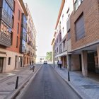 Calle Ferrocarril, a la altura del número 26, en Valladolid.