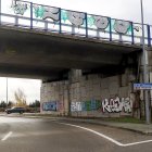 Grafitis junto a las rondas en Valladolid.