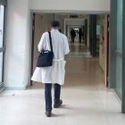 Un médico en un hospital de la Comunidad