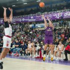 Pablo Martín lanza liberad en el derbi ante León.
