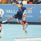 Mahmoud Abdelazize lanza ante Logroño en el duelo jugado en Huerta del Rey.