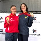 Marina y Laura con sus medallas.