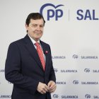 Alfonso Fernández Mañueco, presidente de la Junta de Castilla y León,  en la sede del Partido Popular de Salamanca.