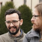 El candidato de Podemos-Alianza Verde a la Presidencia de la Junta de Castilla y León, Miguel Ángel Llamas, junto a Pablo Fernández