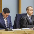 José Luis Novoa, junto a su abogado, durante el juicio