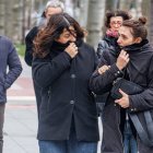 Carla, la hermana de Sergio Delgado, a las puertas del juzgado.