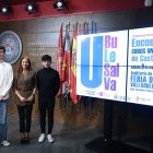 Sergio Martínez Zangróniz, Rebeca San José y David Brezmes, miembro del Coro