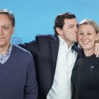 Carlos García Carbayo, Alfonso Fernández Mañueco e Isabel Blanco tras la victoria electoral del Partido Popular en el 15-M.