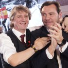 Carlos Martínez y Óscar Puente, en el mitin del cierre de la campaña del 15-M el viernes en Valladolid.