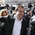 Mañueco en su llegada a Génova este lunes tras ganar las elecciones