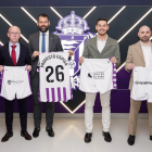 Presentación del Proyecto Espiga del Real Valladolid. En la foto de izquierda a derecha: Bodegas Santiso González, Miguel Vergara, Gabriel Solares, Dulces el Toro y Grupo Ahorra.
