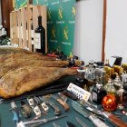 Jamones ‘Joselito’ y las botellas Magnum que se llevó la banda del BMW de Arzuaga