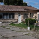 Exterior del antiguo chalé de Óscar en Traspinedo este lunes tras conocerse la aparición de un sótano oculto.