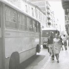 Varios autobuses en la calle López Gómez en los años 70