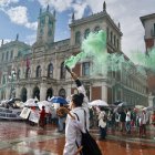 Un momento de la concentración de los médicos en la plaza Mayor de Valladolid.
