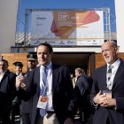 El director general de la Asociación Española de Carreteras Jacobo Diaz Pineda u el presidente de la Diputación de Valladolid, Conrado , en la inauguración del Symposium Nacional de Vías y Obras de la Administración Local