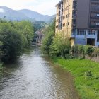 El asturiano río Piloña a su paso por Infiesto, este mismo jueves.