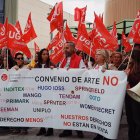 Manifestación en Río Shopping por la regulación del convenio nacional del sector textil.