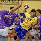 Asier Iribar en una acción entre líneas con el Tubos Aranda.