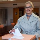Pilar Garcés vota en la segunda vuelta de las elecciones de la UVA.