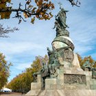 El monumento a Cristóbal Colón en Valladolid recuerda la vinculación histórica de la ciudad con el navegante, que murió y recibió su primer enterramiento en el desaparecido Convento de San Francisco