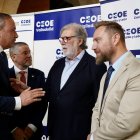 Imagen del presidente de CEOE Castilla y León, Santiago Aparicio; el presidente de CEOE Valladolid, Carlos Magdaleno, y el alcalde de Mayorga, David de la Viuda, entre otros.