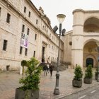 La Iglesia de San Benito el Real de Valladolid conserva en su pórtico uno de los vestigios históricos más sorprendentes de la ocupación napoleónica.