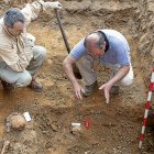Participantes en la exhumación de una de las fosas comunes del cementerio de El Carmen en 2016.